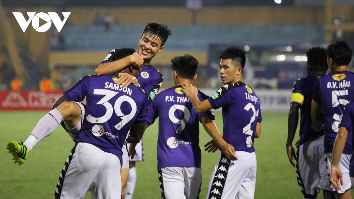 ngay nay nam xua ha noi fc lap ky luc vo dich som v-league hinh anh 1