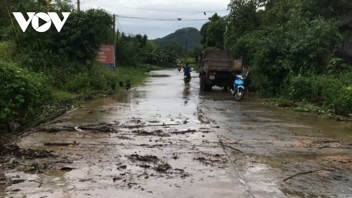 mot hoc sinh o yen bai bi lu cuon troi tren duong di hoc hinh anh 1