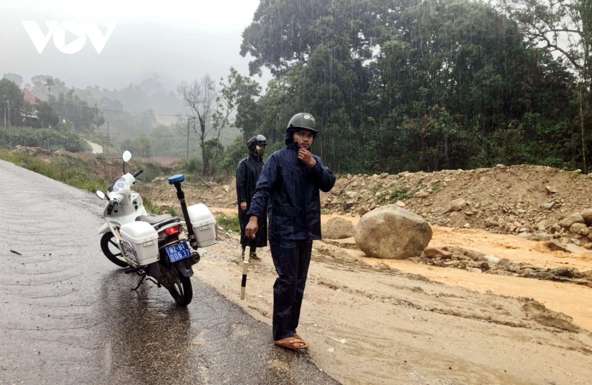 mua lon gay co lap nhieu xa vung cao huyen phuoc son, quang nam hinh anh 7