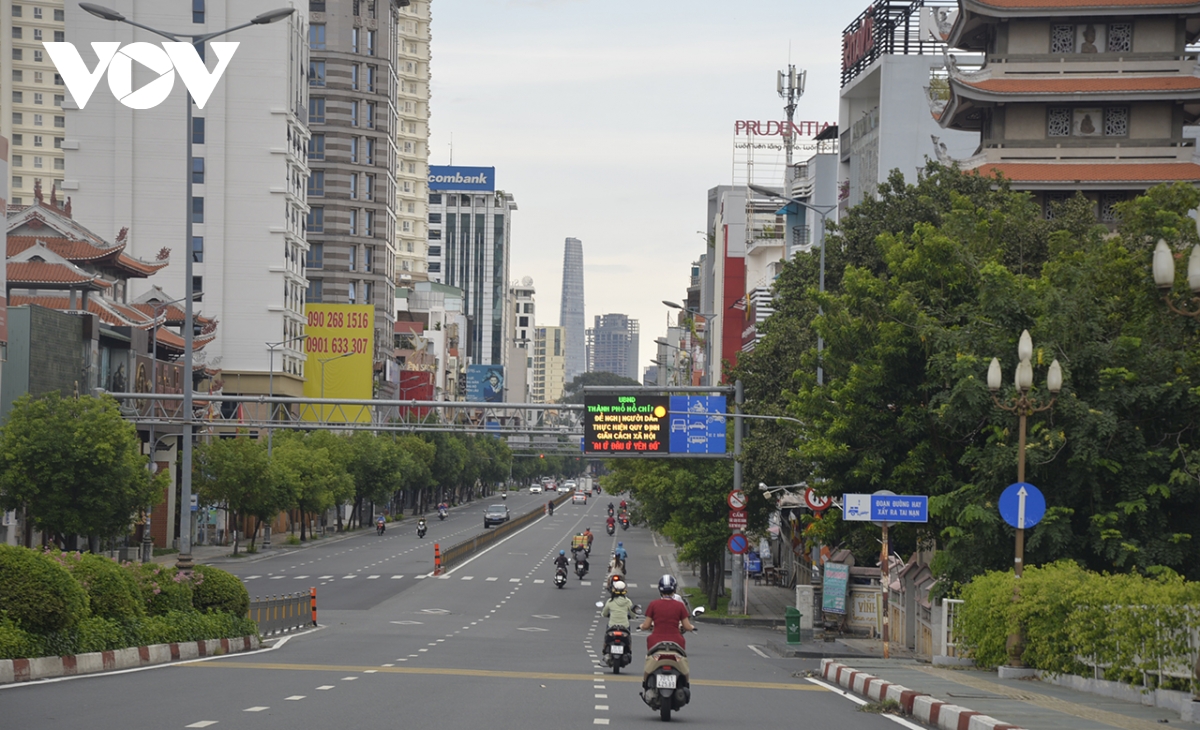 bi thu thanh uy tp.hcm lang nghe gop y cua chuyen gia ve phuc hoi kinh te hinh anh 3