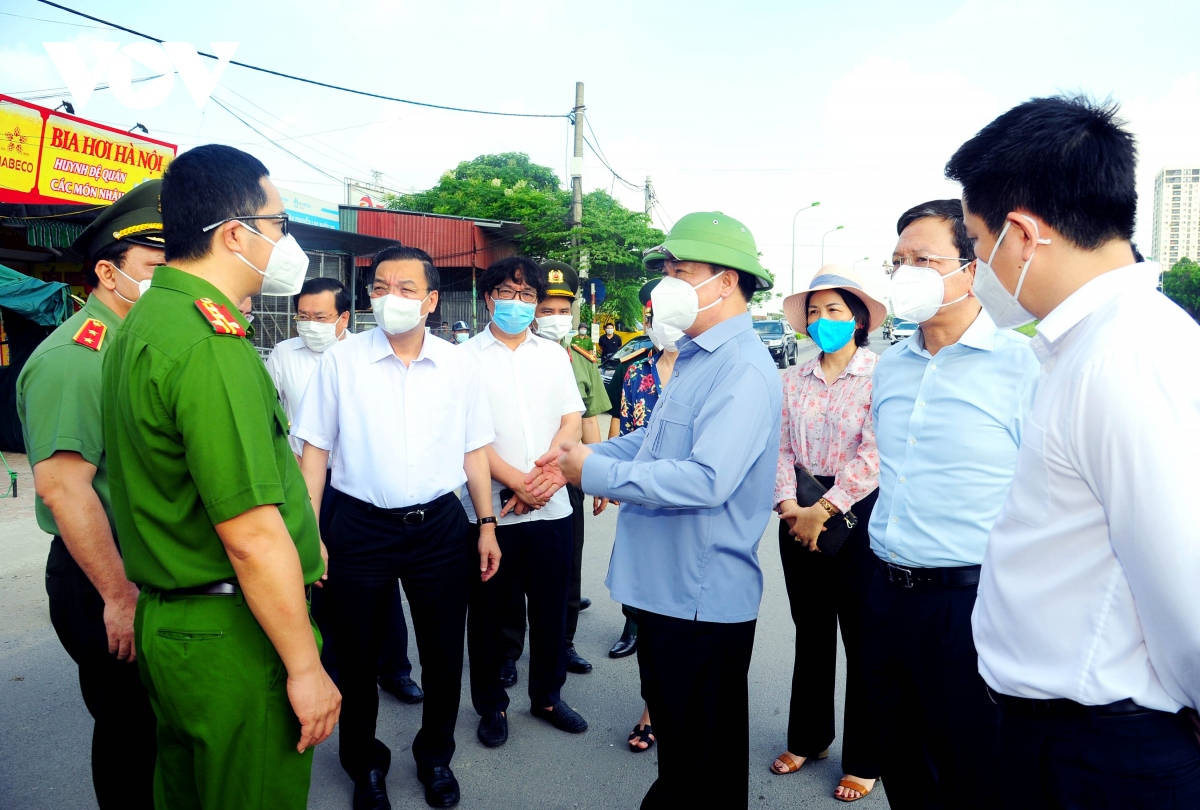 thanh uy ha noi chi dao khan truong cong bo cap do dich cua thanh pho hinh anh 1