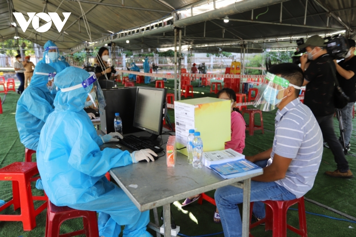 Da nang tiep nhan giao vien va hoc sinh tro ve hinh anh 3