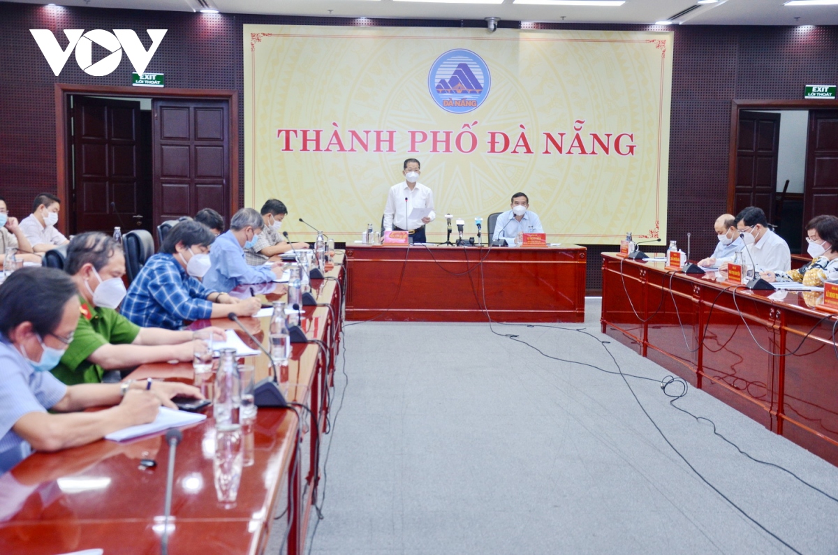 Da nang cho cua hang sach giao khoa, tiem sua xe may, dien nuoc hoat dong lai hinh anh 2