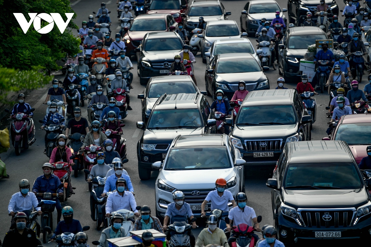 Đường phố hà nội lại đông đúc sáng thứ 2 đầu tuần hình ảnh 2 Duong pho ha noi lai dong duc sang thu 2 dau tuan hinh anh 2