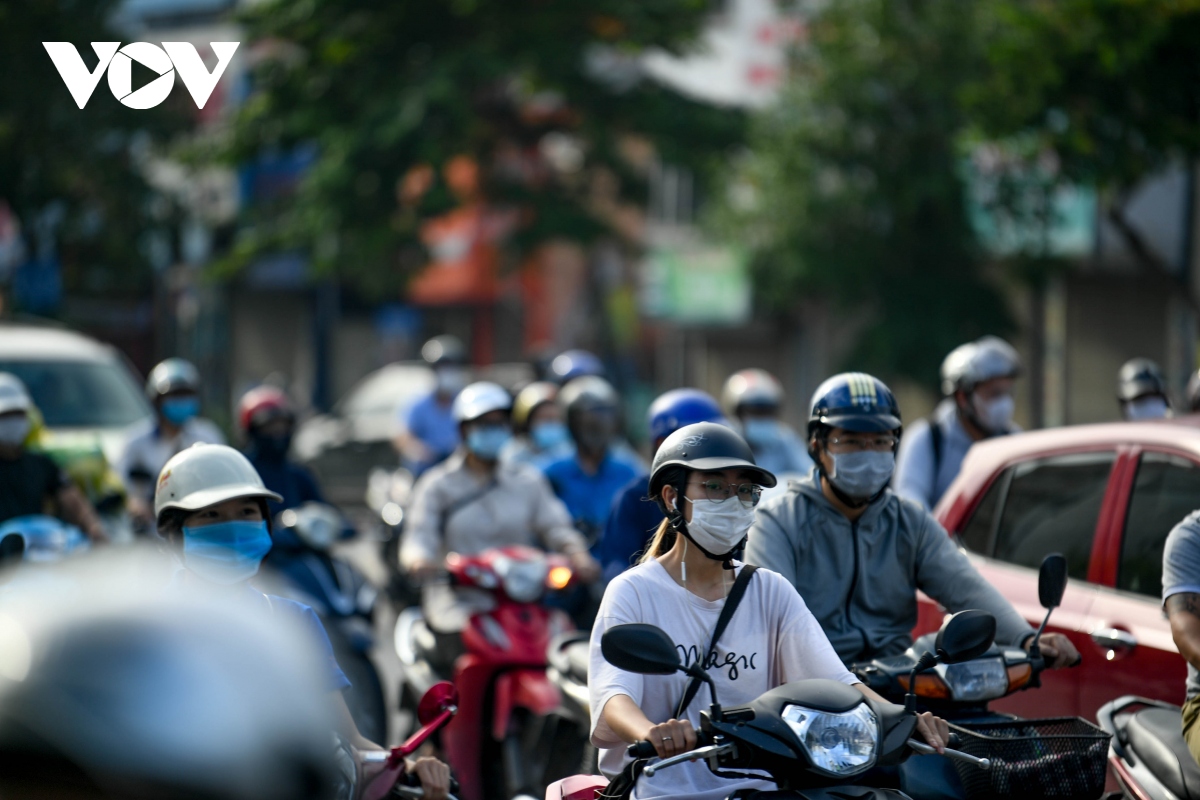 Đường phố hà nội lại đông đúc sáng thứ 2 đầu tuần hình ảnh 4 Duong pho ha noi lai dong duc sang thu 2 dau tuan hinh anh 4