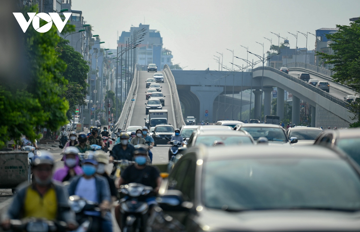 Đường phố hà nội lại đông đúc sáng thứ 2 đầu tuần hình ảnh 5 Duong pho ha noi lai dong duc sang thu 2 dau tuan hinh anh 5