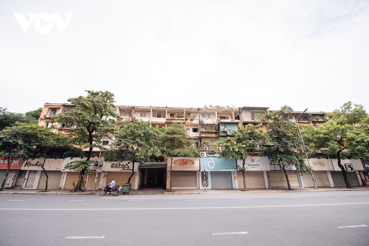 pho buon ban tai ha noi van im lim cho ngay mo cua tro lai hinh anh 13