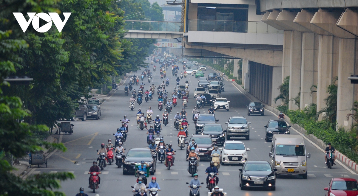 Đường phố hà nội lại đông đúc sáng thứ 2 đầu tuần hình ảnh 11 Duong pho ha noi lai dong duc sang thu 2 dau tuan hinh anh 11
