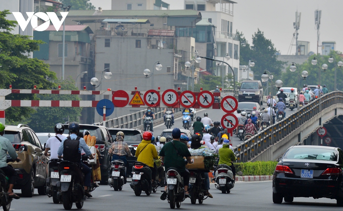 Đường phố hà nội lại đông đúc sáng thứ 2 đầu tuần hình ảnh 10 Duong pho ha noi lai dong duc sang thu 2 dau tuan hinh anh 10