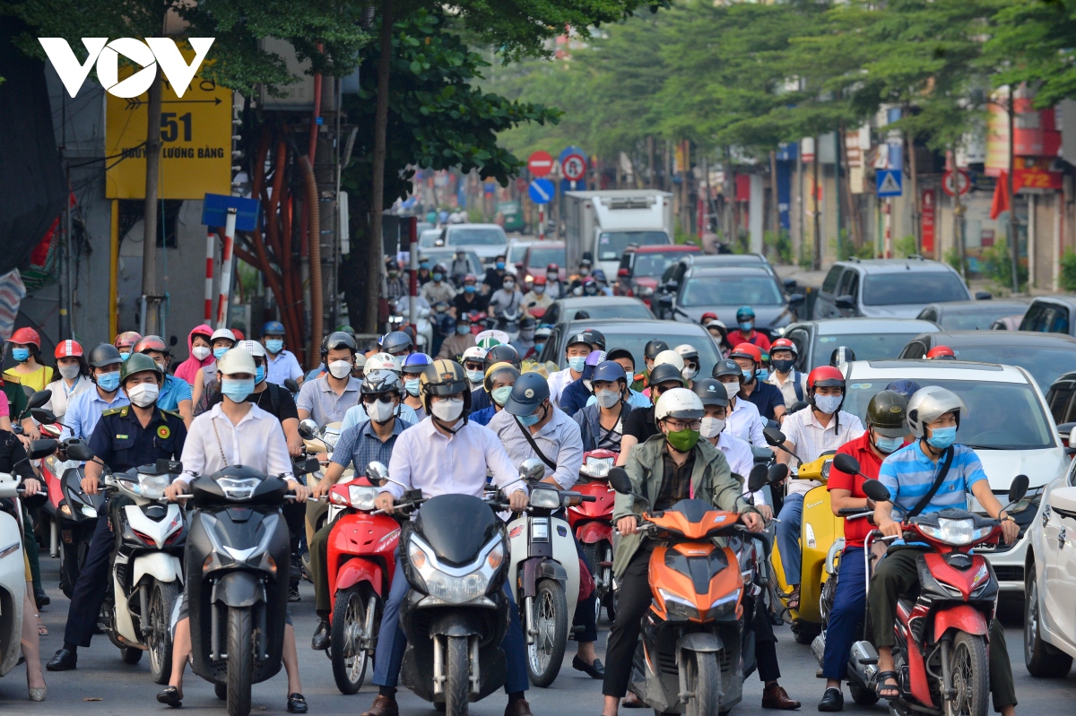 Đường phố hà nội lại đông đúc sáng thứ 2 đầu tuần hình ảnh 8 Duong pho ha noi lai dong duc sang thu 2 dau tuan hinh anh 8