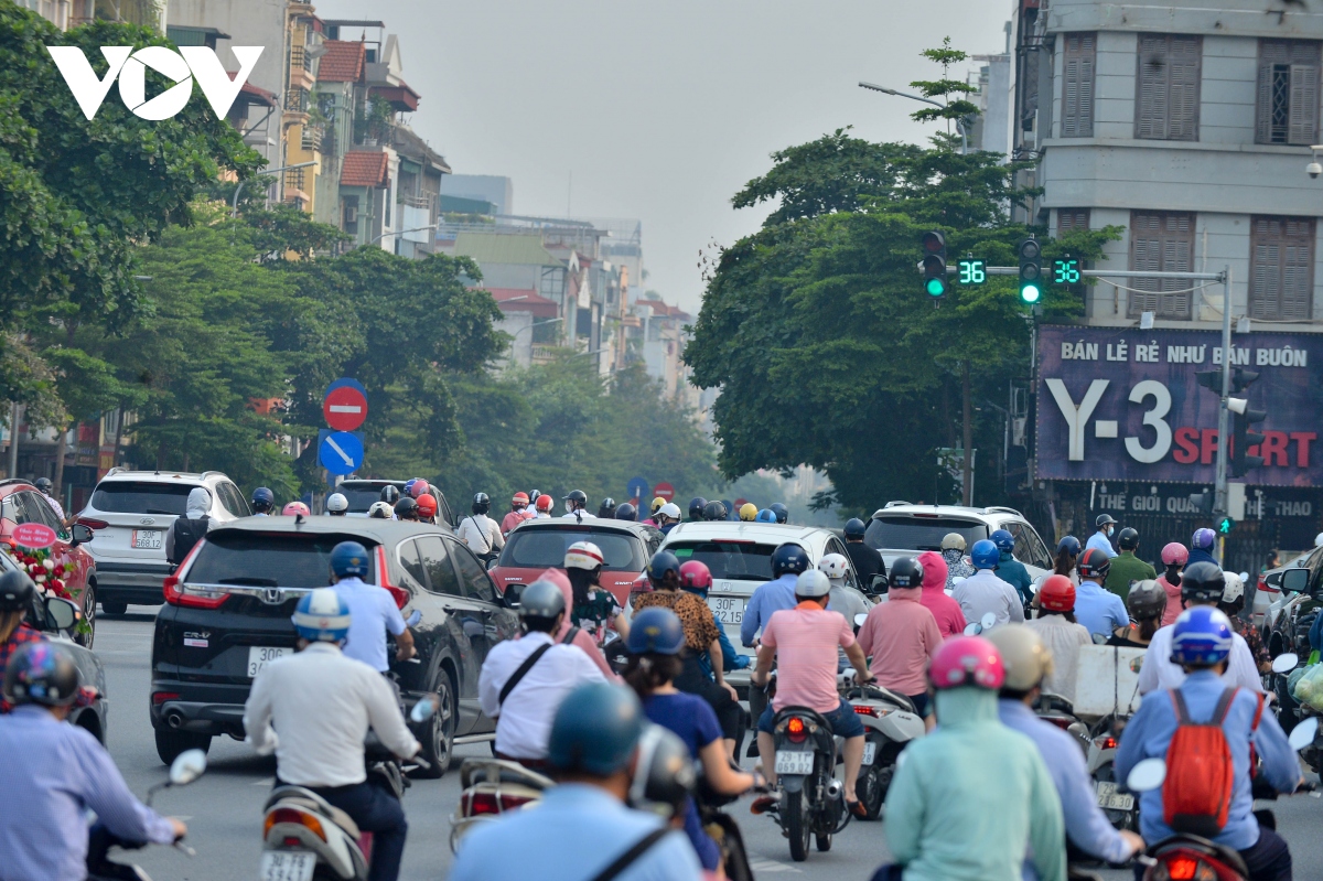 Đường phố hà nội lại đông đúc sáng thứ 2 đầu tuần hình ảnh 6 Duong pho ha noi lai dong duc sang thu 2 dau tuan hinh anh 6