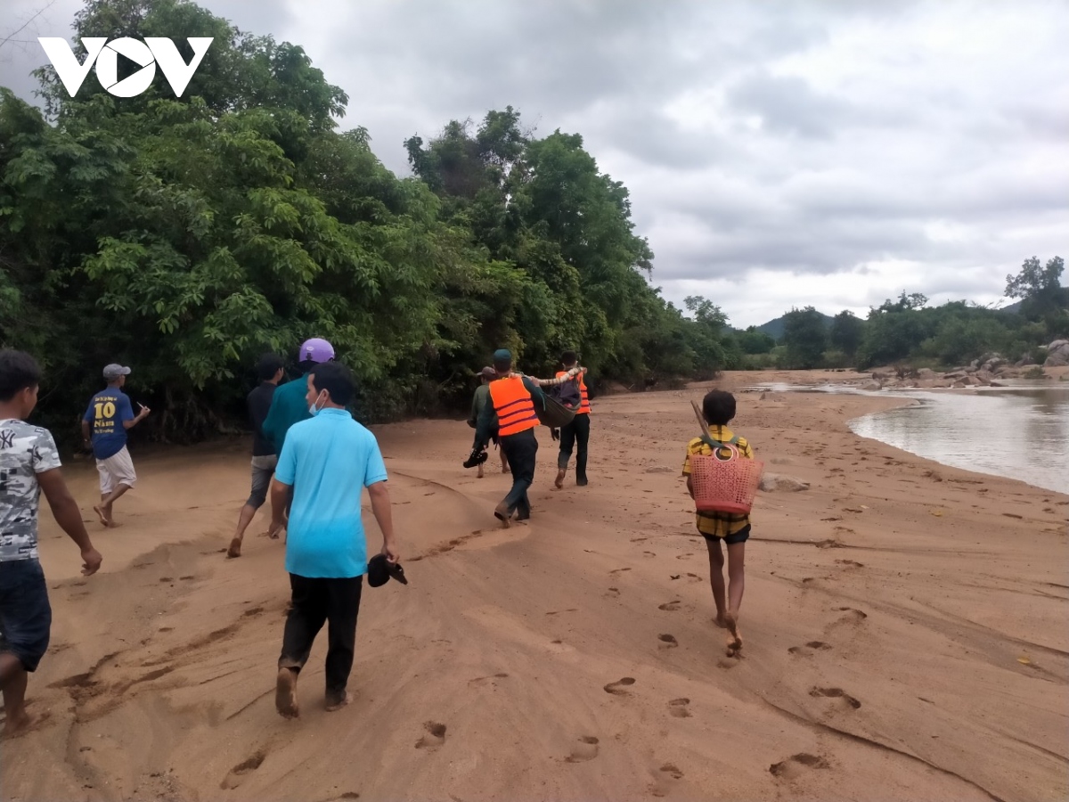 mot phu nu tu vong do bi nuoc cuon troi khi di lam ray ve hinh anh 1