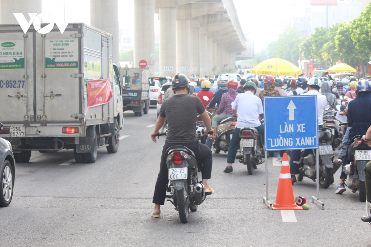 ngay dau gian cach theo vung, hang ngan nguoi un u tai chot vao vung do hinh anh 8