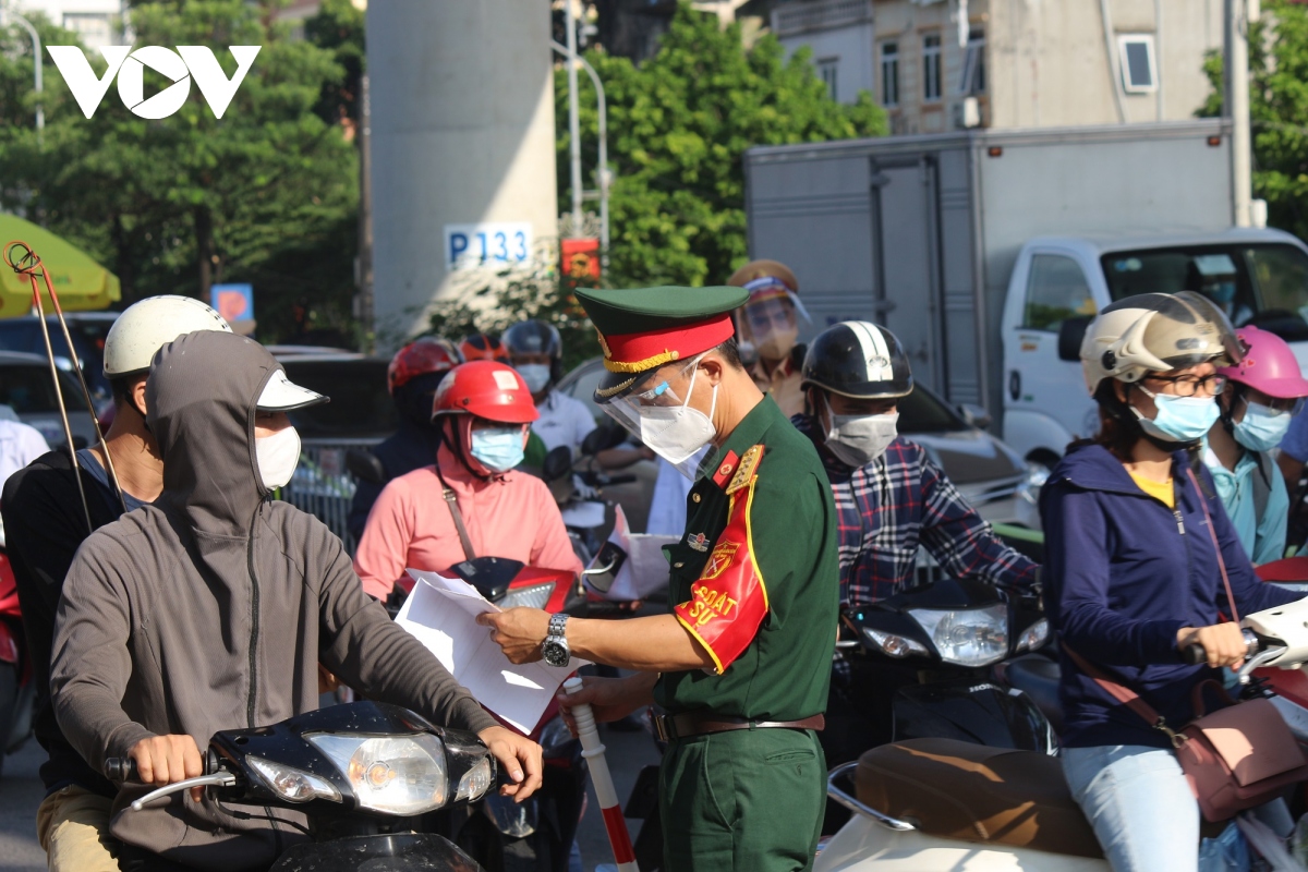 ngay dau gian cach theo vung, hang ngan nguoi un u tai chot vao vung do hinh anh 13