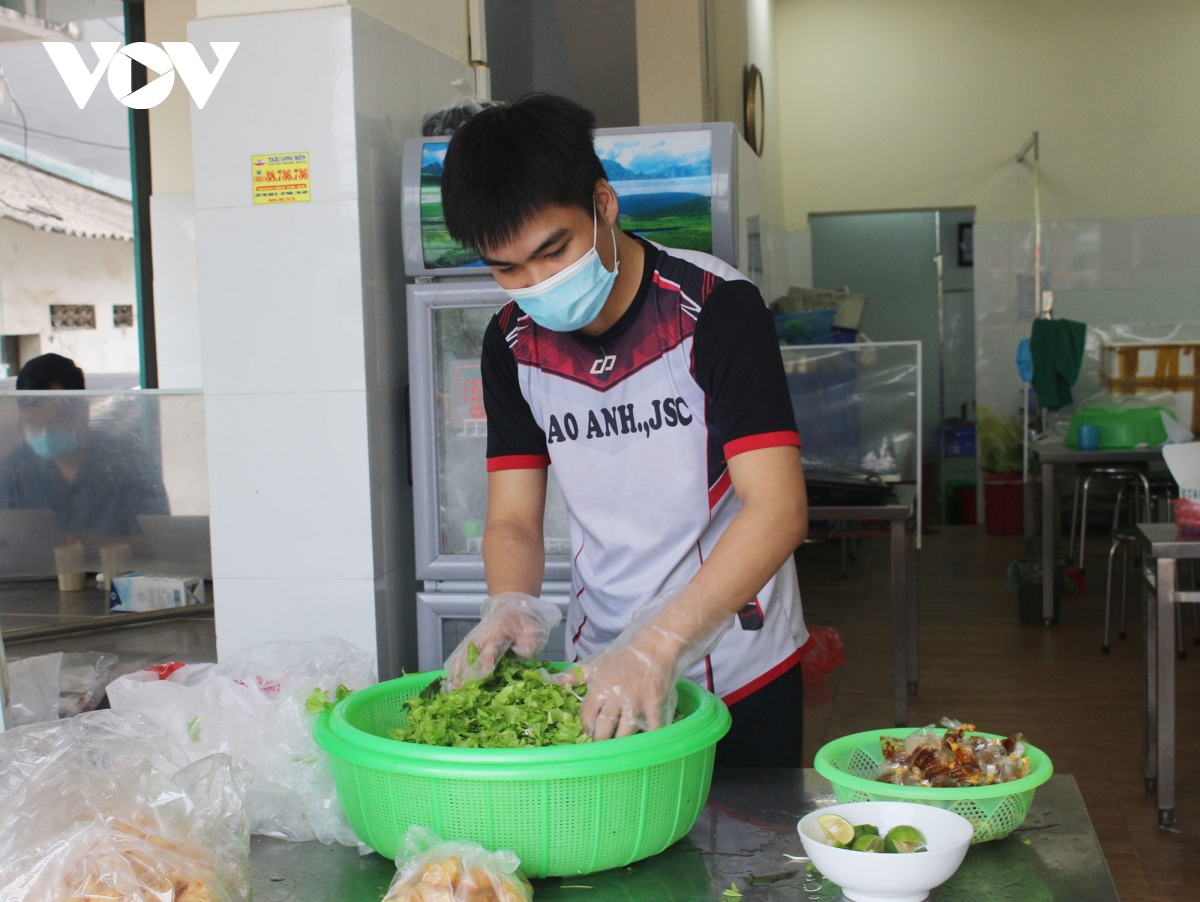 quan an o vung xanh ha noi duoc mo lai, ban hang mang ve hinh anh 12