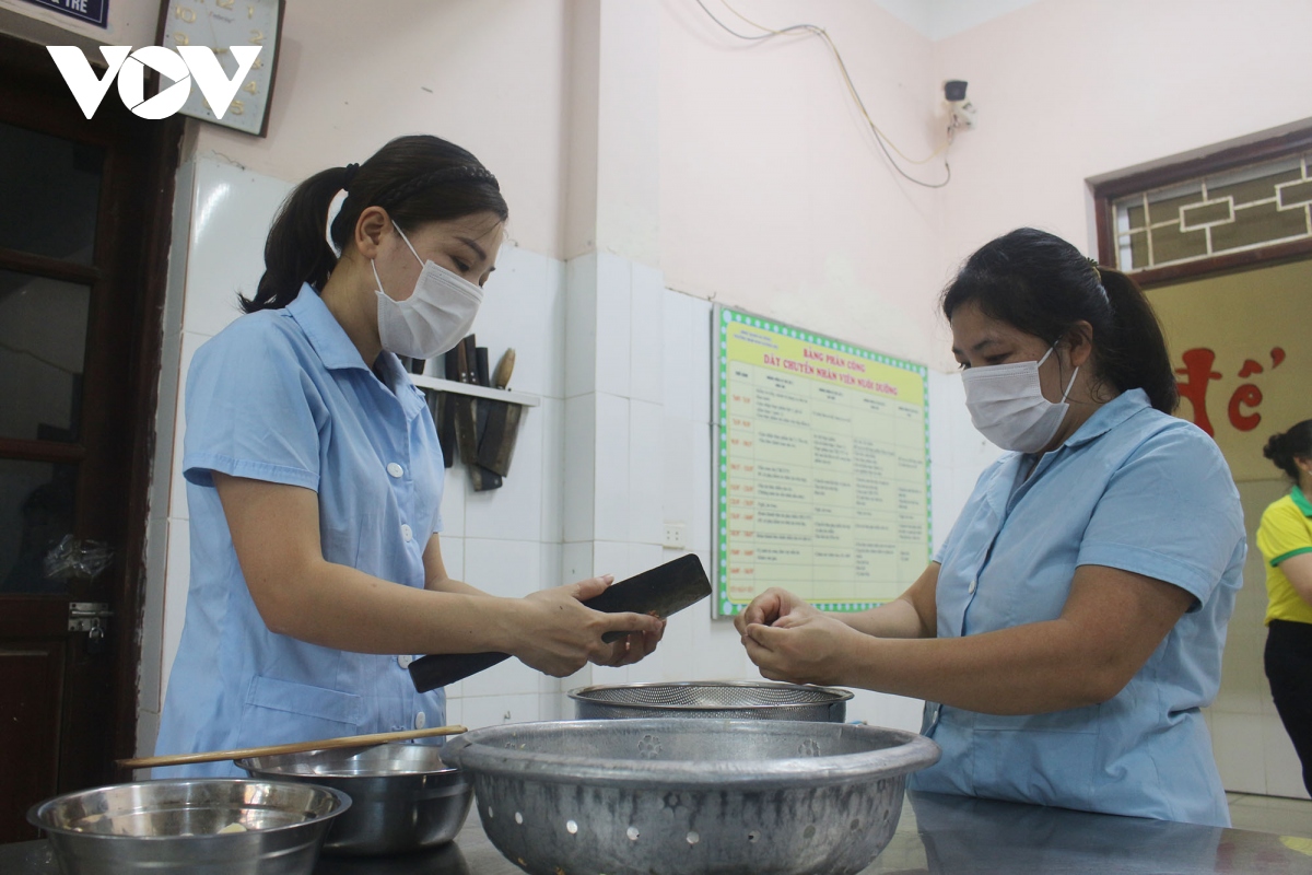bếp ăn phụ nữ đỏ lửa hỗ trợ tuyến đầu chống dịch hình ảnh 5 bep an phu nu do lua ho tro tuyen dau chong dich hinh anh 5