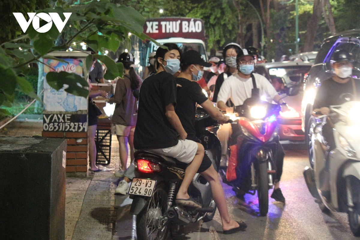 nguoi dan ha noi un un do ra duong di choi tet trung thu hinh anh 18