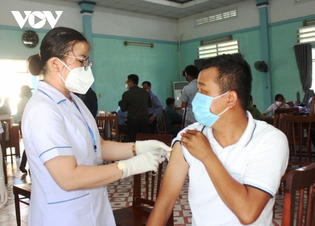 quang ngai, khanh hoa day nhanh tiem vaccine cho nguoi dan, mo cua hoat dongnhieu cho lon hinh anh 2