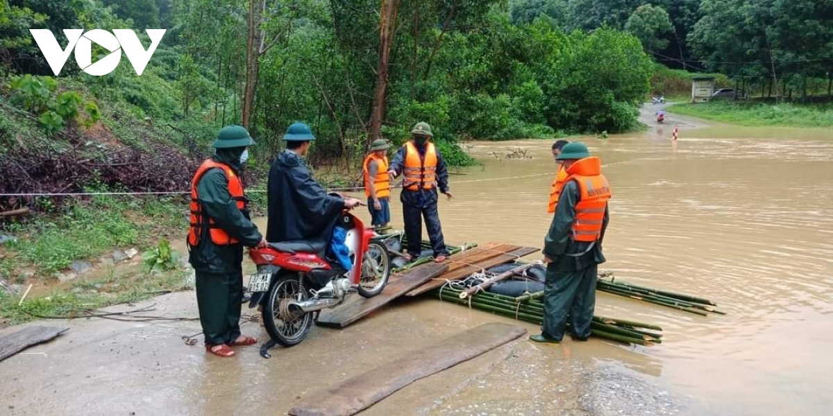 ho chua nuoc, thuy dien tai nghe an xa tran khien quoc lo bi ngap, giao thong chia cat hinh anh 3