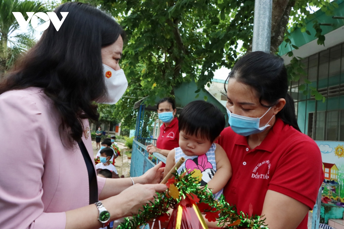 pho chu tich nuoc vo thi Anh xuan bieu duong tinh than chong dich cua Dong thap hinh anh 3