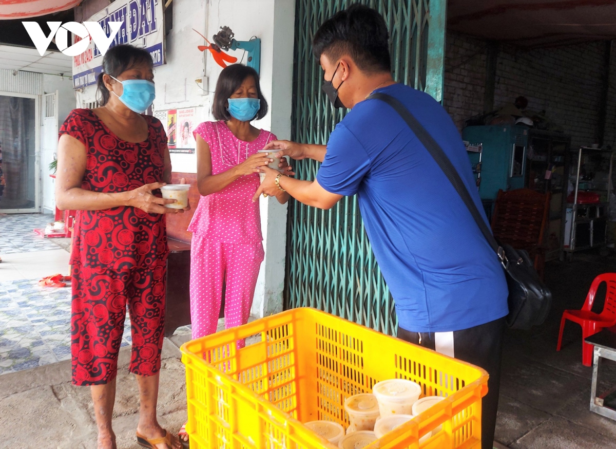 suat an sang dam tinh thuong chi phuoc bau tang nguoi ngheo, benh nhan chay than hinh anh 6