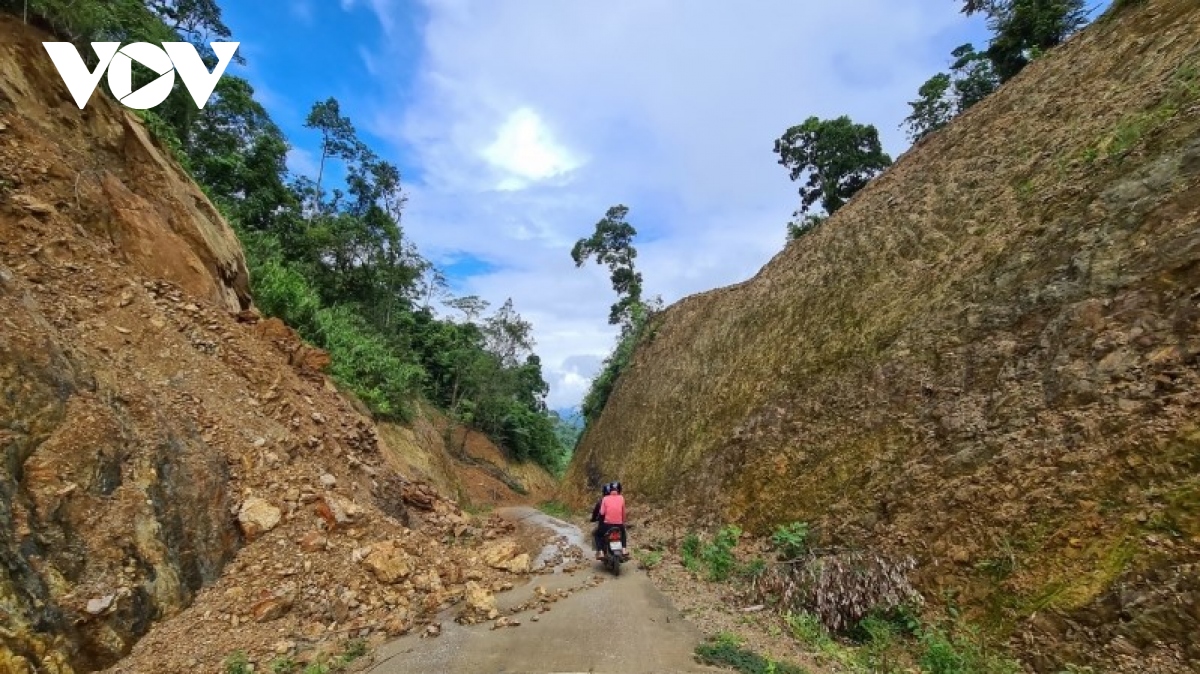 van chua the lien lac voi 21 nguoi mac ket trong rung o quang binh hinh anh 1