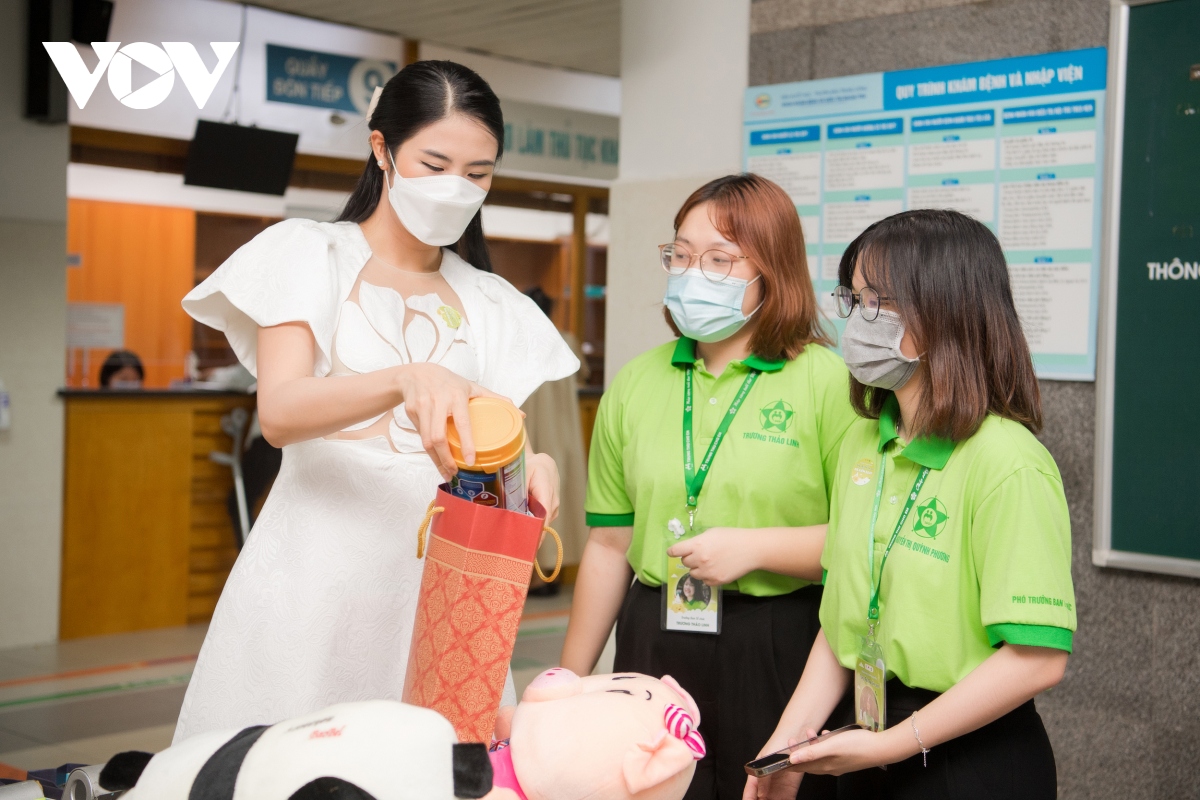 hoa hậu ngọc hân đi hiến máu trong ngày đầu hà nội nới lỏng giãn cách hình ảnh 14 hoa hau ngoc han di hien mau trong ngay dau ha noi noi long gian cach hinh anh 14