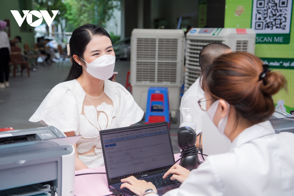 hoa hậu ngọc hân đi hiến máu trong ngày đầu hà nội nới lỏng giãn cách hình ảnh 12 hoa hau ngoc han di hien mau trong ngay dau ha noi noi long gian cach hinh anh 12