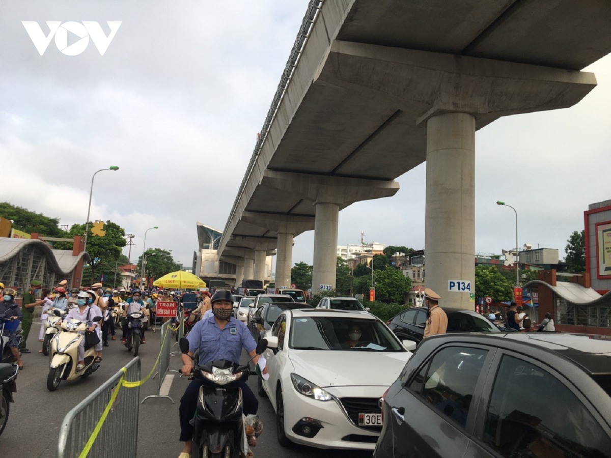 ngay dau gian cach theo vung, hang ngan nguoi un u tai chot vao vung do hinh anh 7