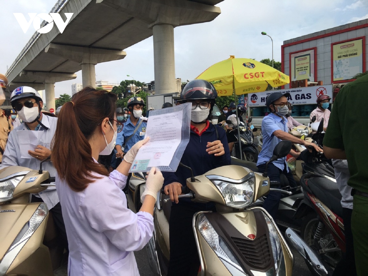 ngay dau gian cach theo vung, hang ngan nguoi un u tai chot vao vung do hinh anh 6