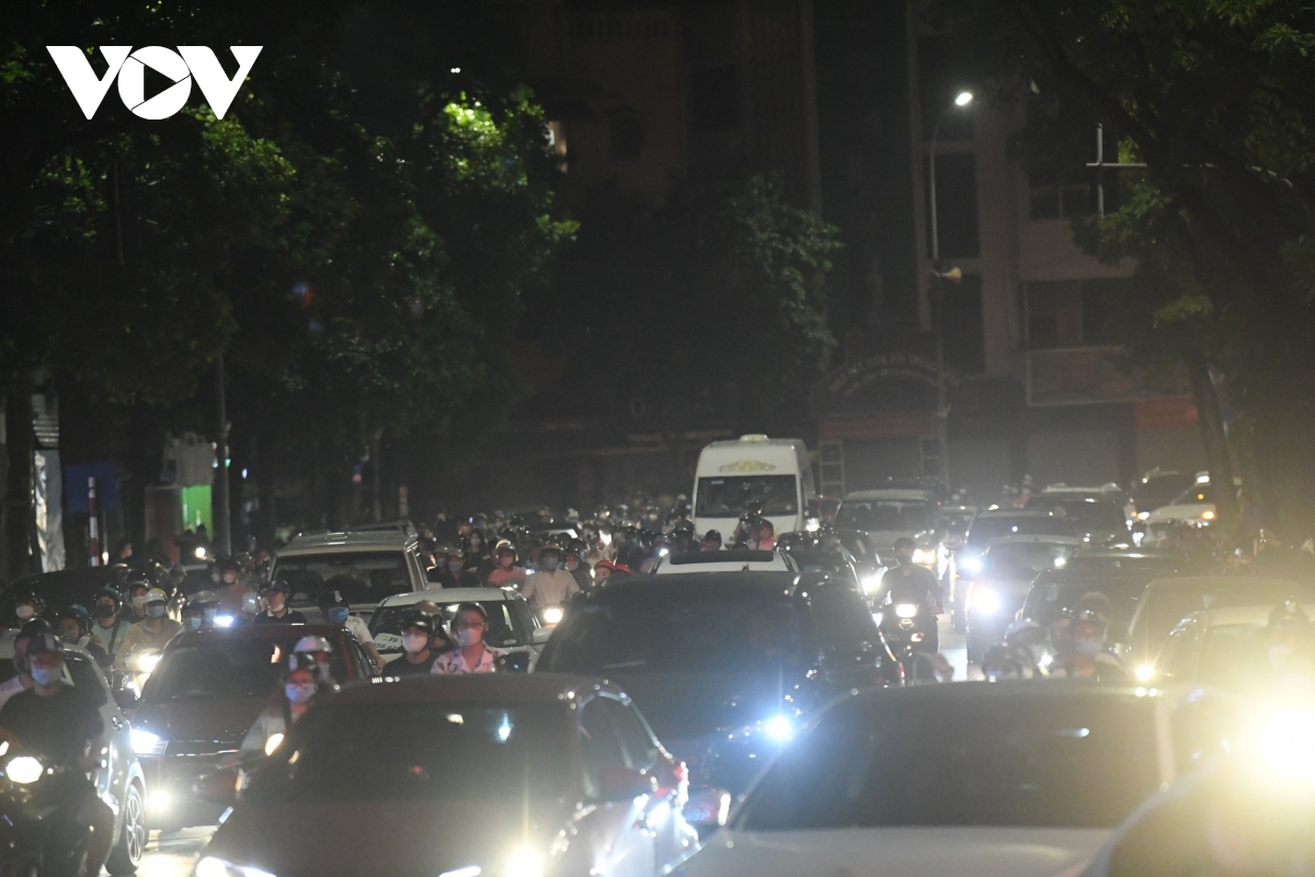 nguoi dan ha noi un un do ra duong di choi tet trung thu hinh anh 2