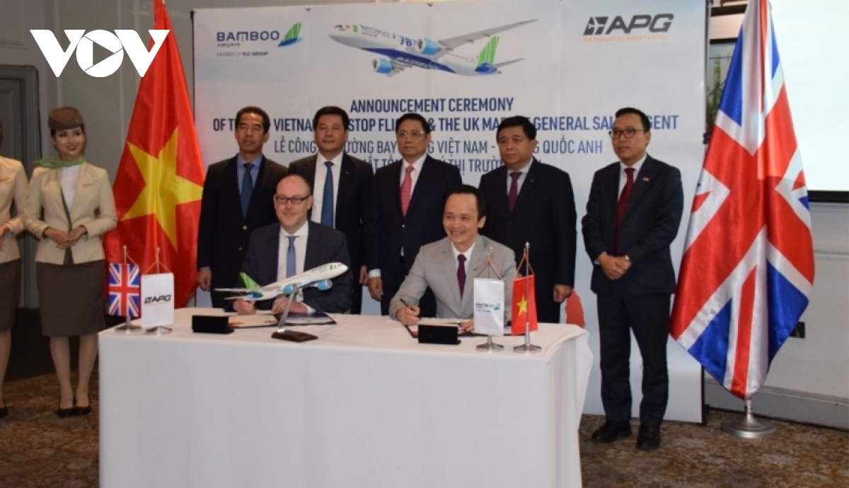 PM Chinh attends announcement ceremony of direct Vietnam-UK air route