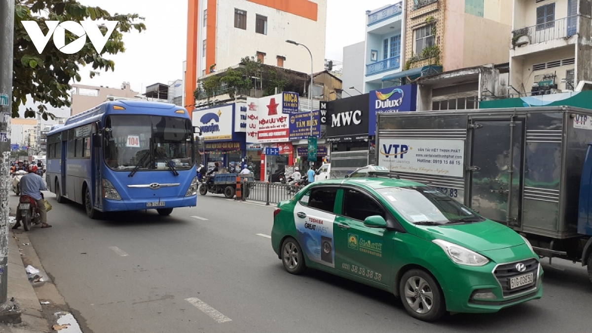 tp.hcm hoat dong tro lai xe buyt, o to cong nghe, taxi tu ngay 5 10 hinh anh 1