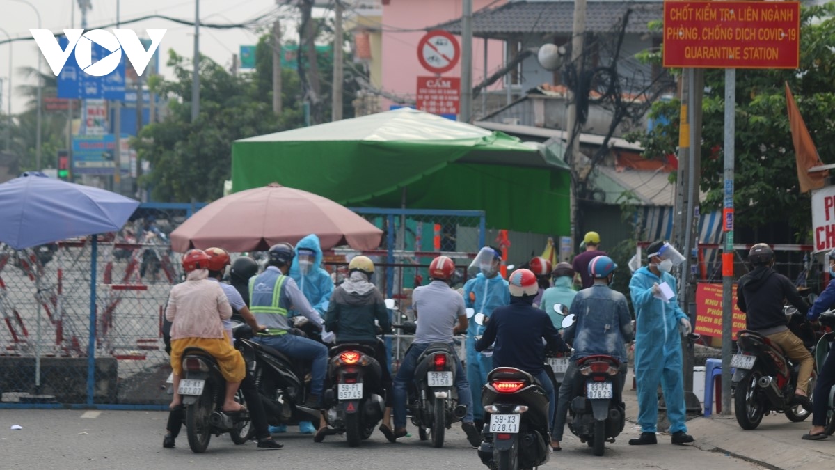 nhieu nguoi dan chua nam ro quy dinh di lai giua tp.hcm va 4 tinh hinh anh 3