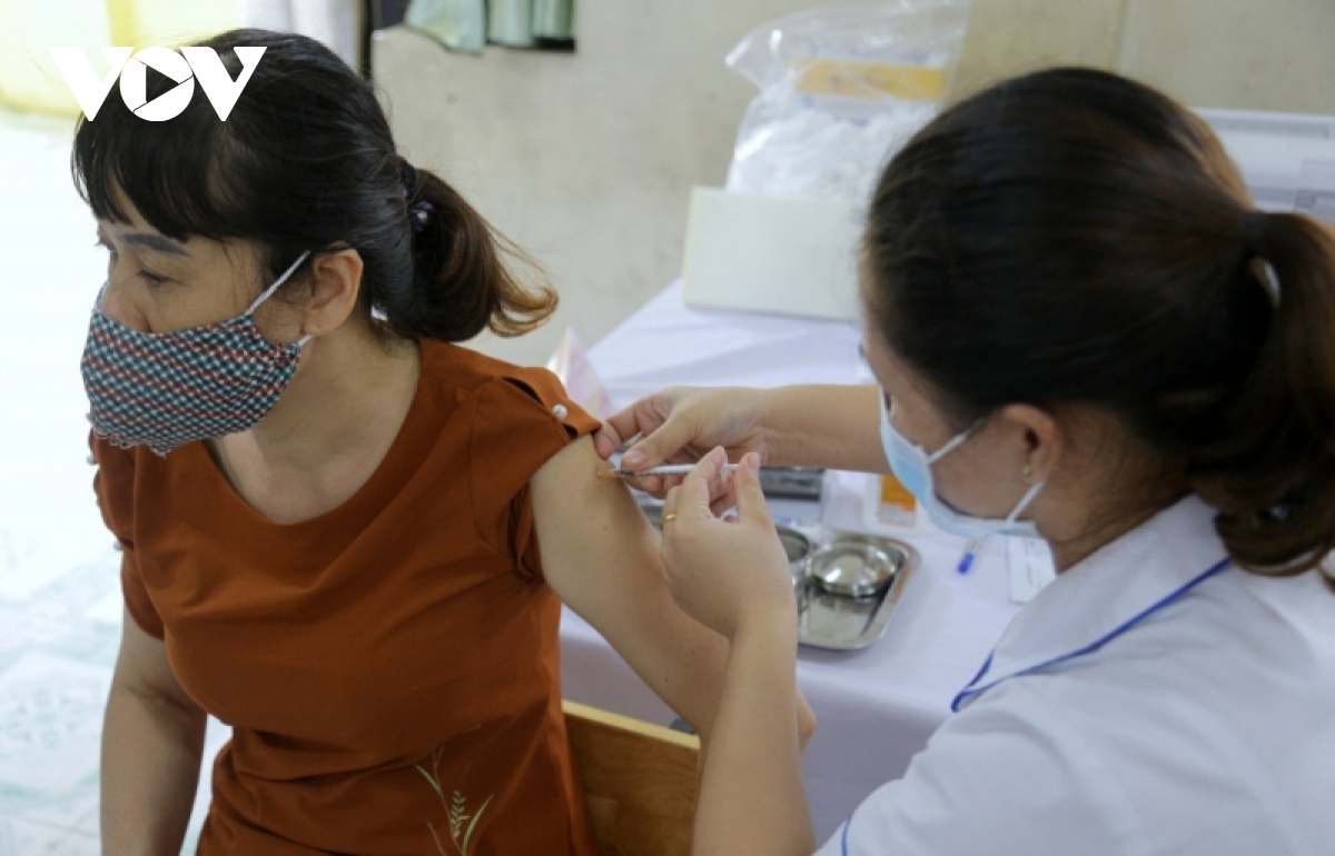 quang ninh bat dau trien khai tiem mui 2 vaccine phong covid-19 tren dien rong hinh anh 1