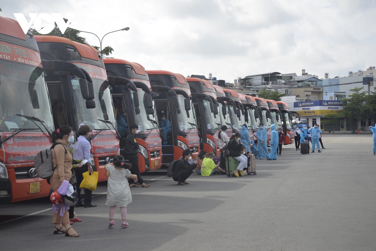 hang xe phuong trang de xuat cho mien phi ba con tu tp.hcm ve que tranh dich hinh anh 1