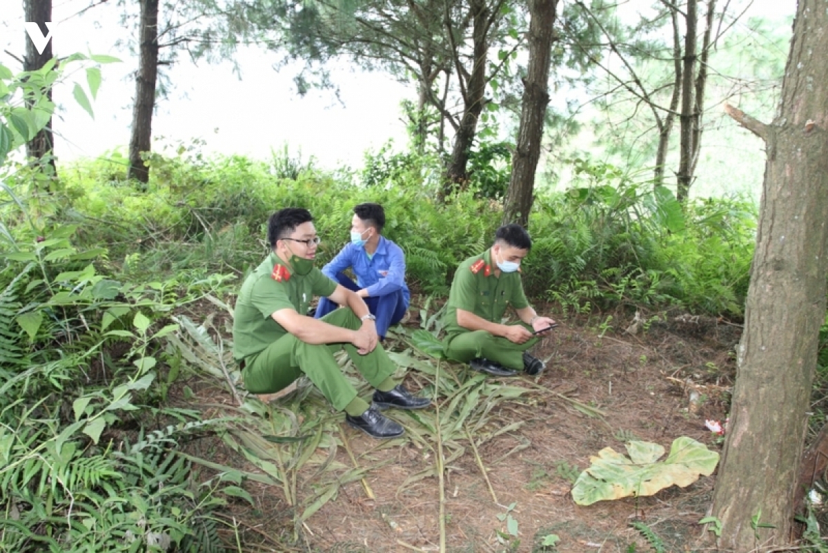 no luc kiem dich giua rung o vung cao yen bai hinh anh 13