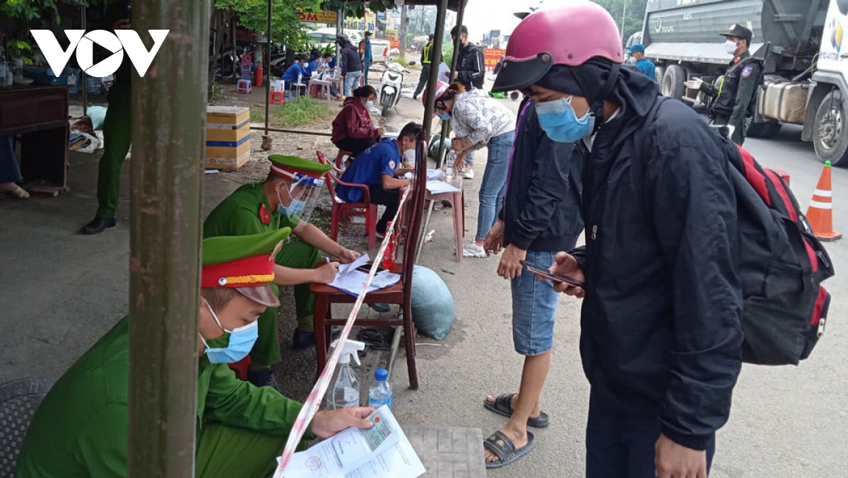 nguoi dan cac tinh mien trung, tay nguyen quay tro lai binh duong hinh anh 1