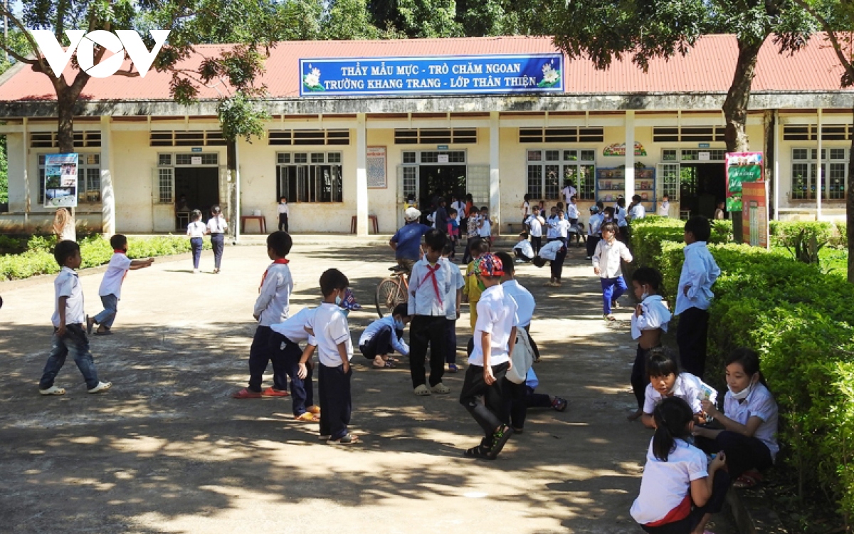 lan toa yeu thuong nang buoc hoc sinh vung kho khan kon tum den truong hinh anh 3