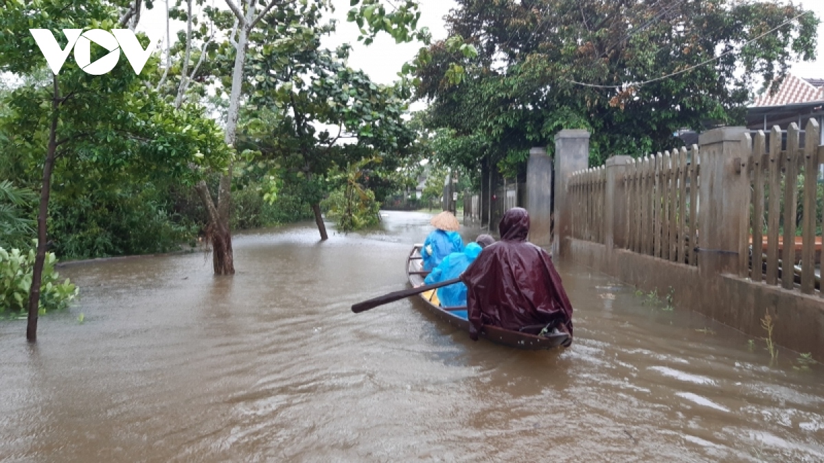 nuoc van lai lang o vung ron lu thua thien hue hinh anh 1