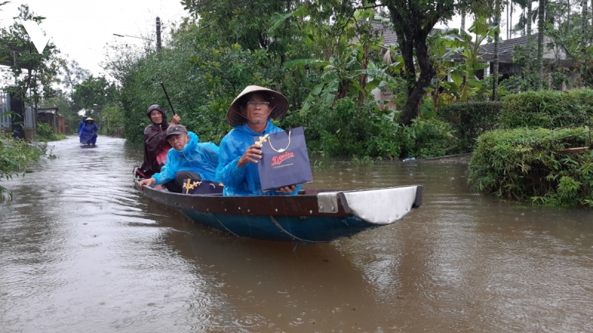 nuoc van lai lang o vung ron lu thua thien hue hinh anh 9