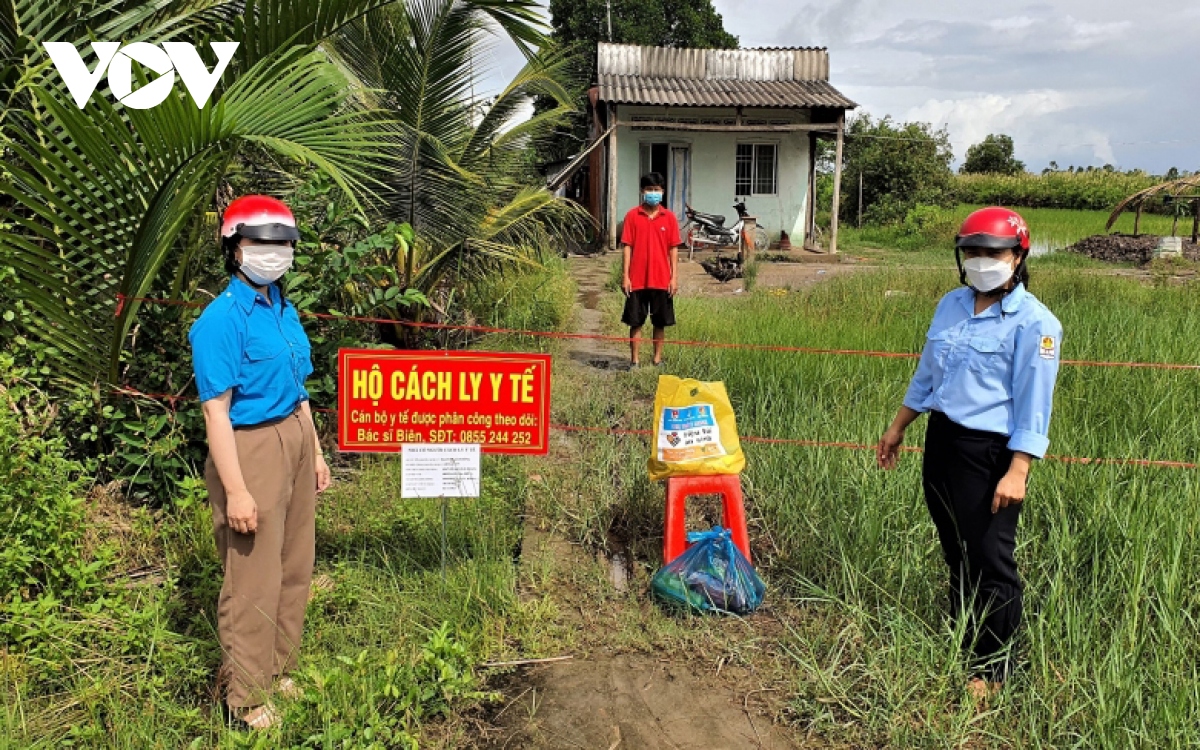 thanh nien ca mau lo cho an, cho nghi cho nguoi dan ve que tranh dich hinh anh 2