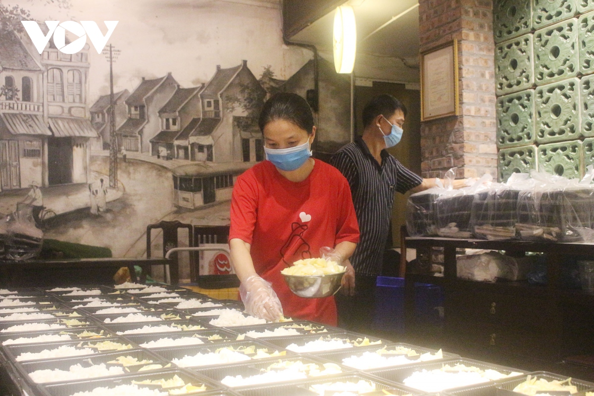 轻食的酱汁是直接放到饭里吗 轻食的酱汁怎么放