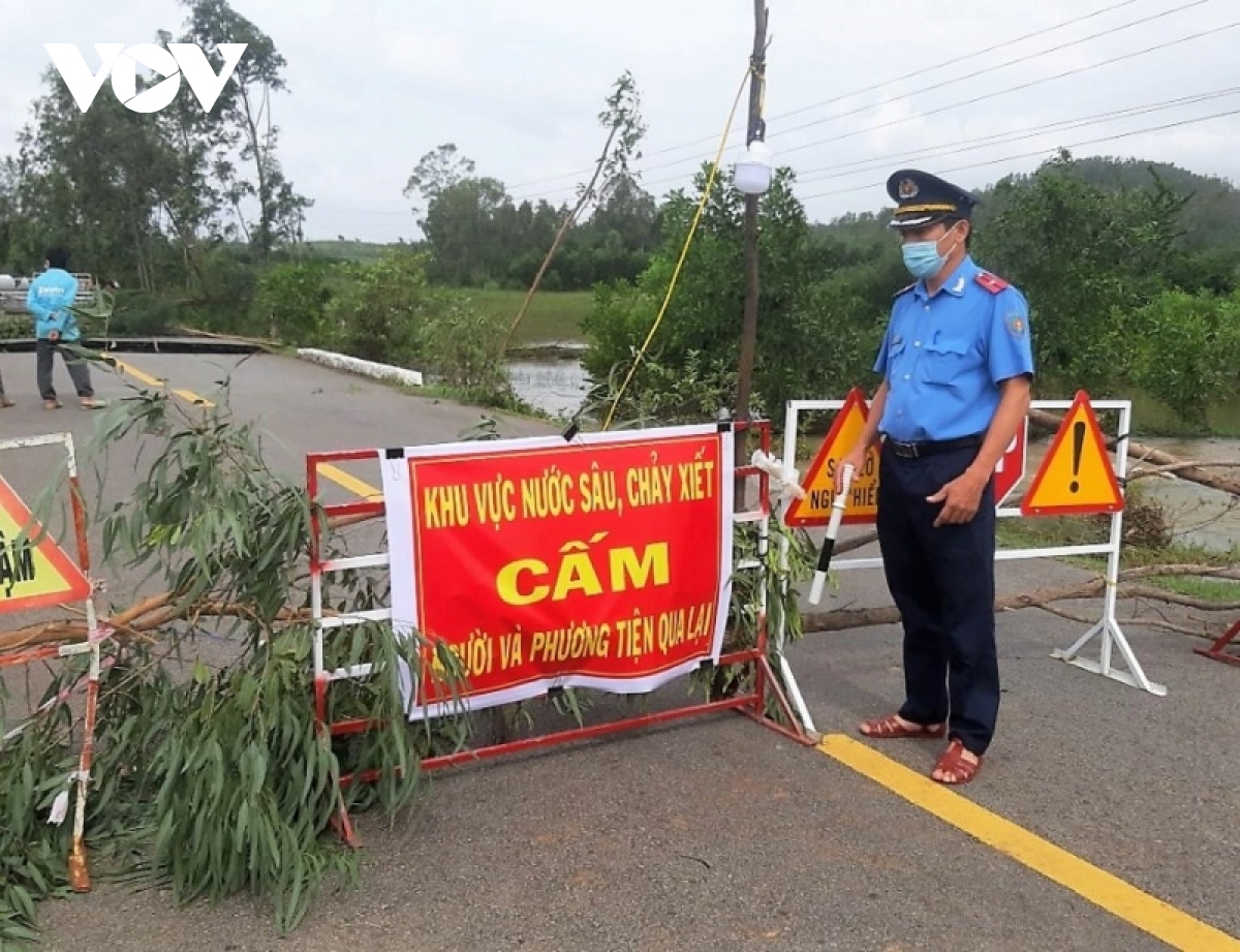 quang ngai khan truong khoi phuc giao thong, ung pho dot mua lu moi hinh anh 11