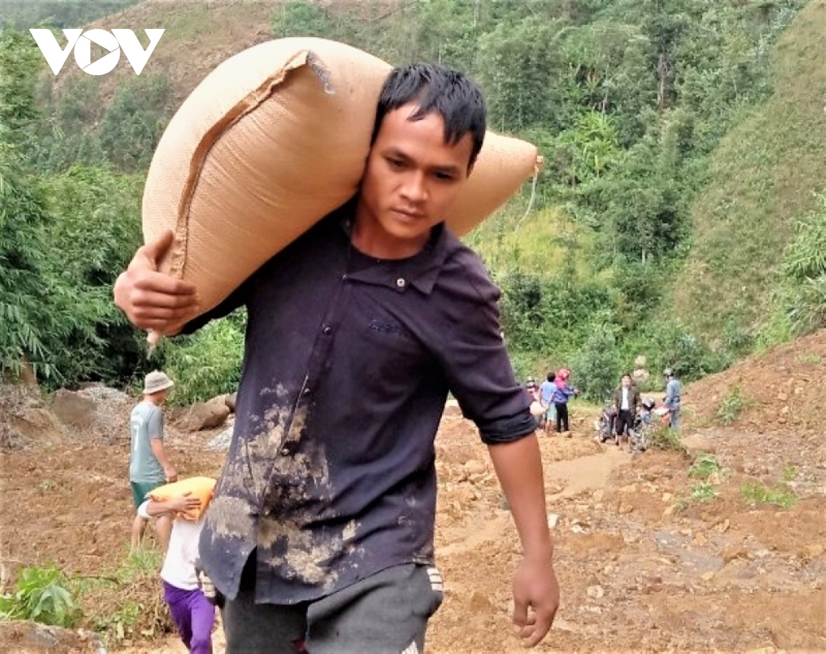 quang ngai khan truong khoi phuc giao thong, ung pho dot mua lu moi hinh anh 5