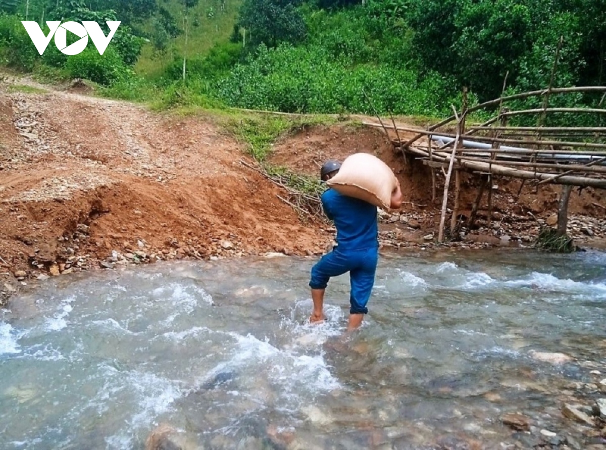 quang ngai khan truong khoi phuc giao thong, ung pho dot mua lu moi hinh anh 6