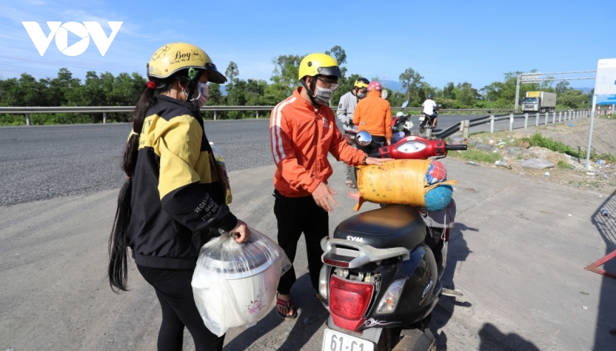 Thousands flee southern coronavirus hotspots to northern towns