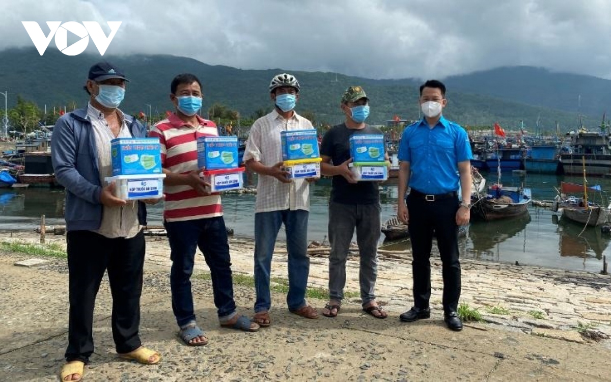 Da nang trao hop thuoc an sinh tang ngu dan danh bat xa bo hinh anh 1