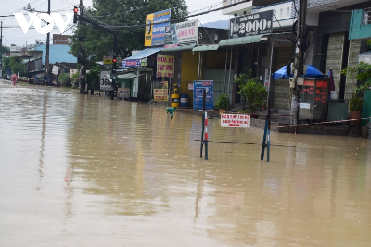 phu yen, binh Dinh khan truong ung pho ap thap nhiet doi, khac phuc hau qua thien tai hinh anh 2