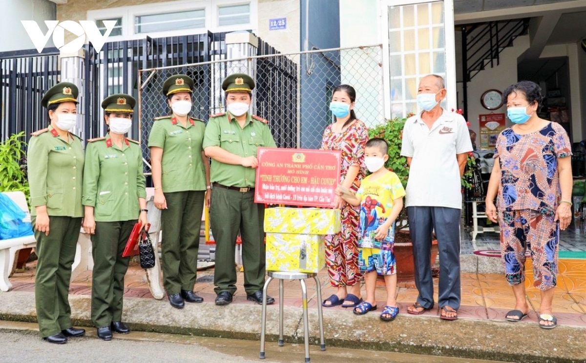 Công an thành phố Cần Thơ nhận bảo trợ trẻ mồ côi do dịch Covid-19 đến khi đủ 18 tuổi